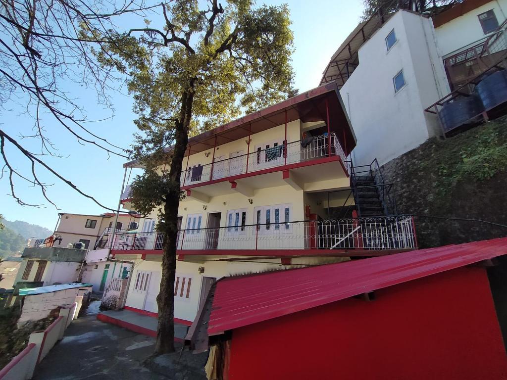 Массури: Hotel Saraswati