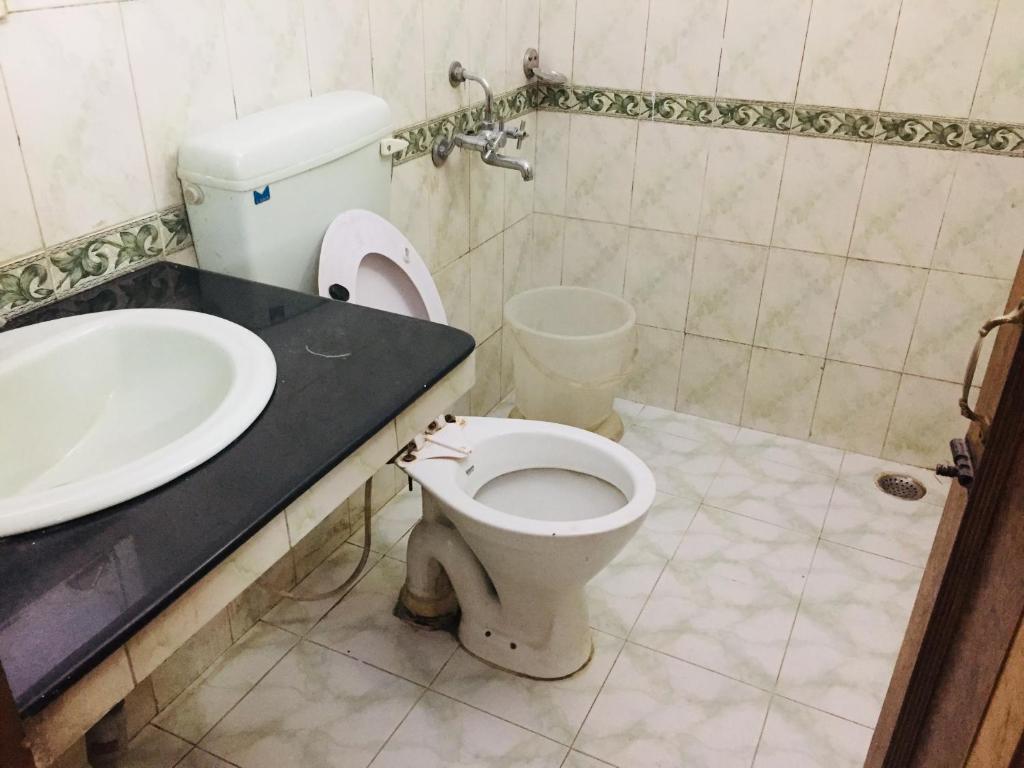 Массури: Hotel Avenel Palace, Above Bata Showroom