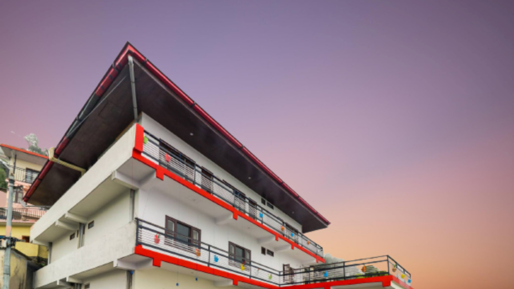 Массури: goSTOPS Mussoorie Library Road