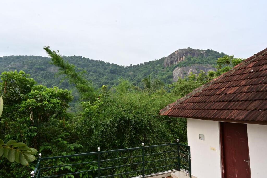 Султан-Батери: Robin Hills Resort