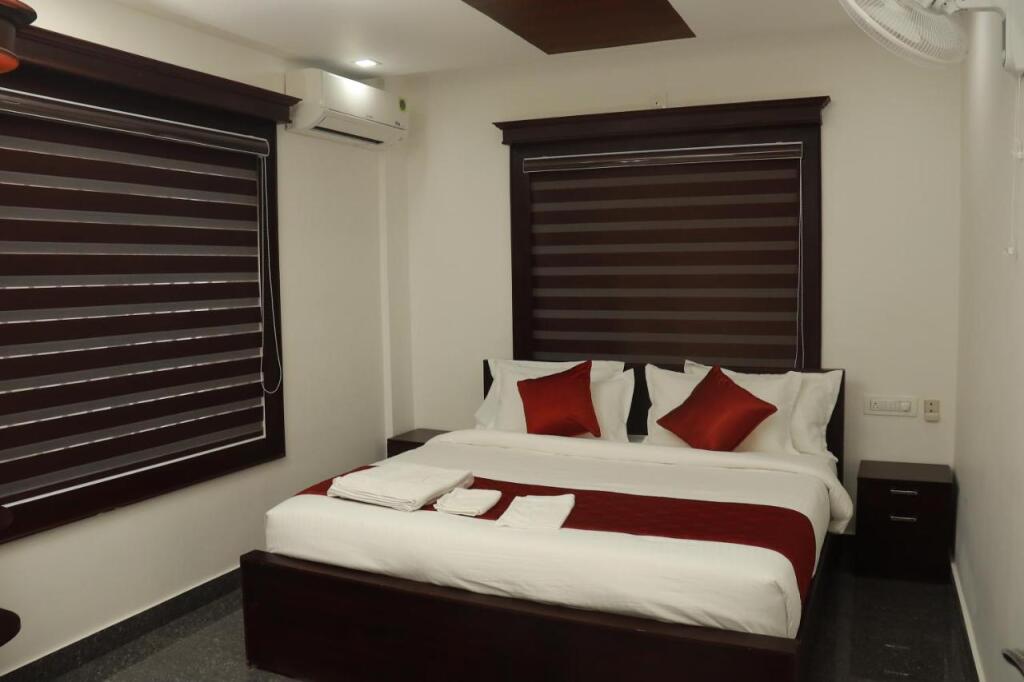 Султан-Батери: Beverly Suites