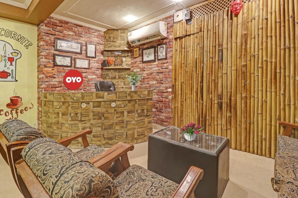 Шринагар: OYO 91238 Hotel Matamal And Cafe