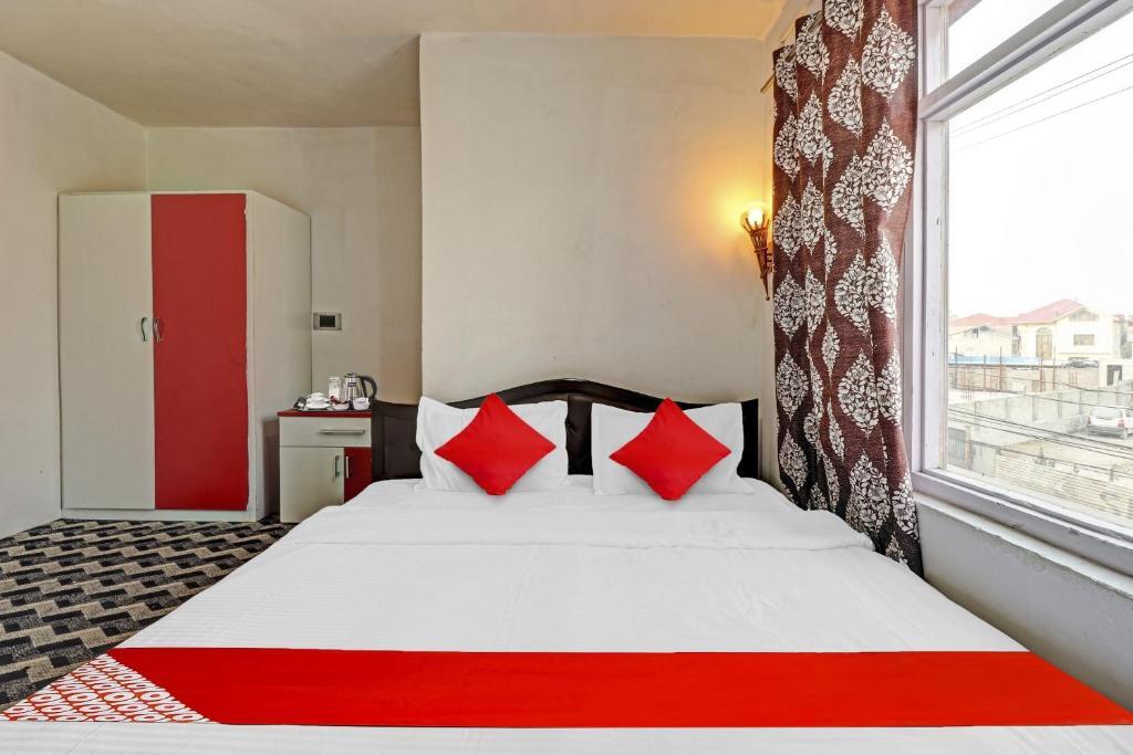 Шринагар: OYO 91238 Hotel Matamal And Cafe