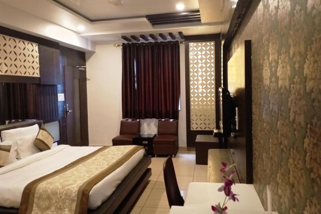 Лакхнау: Hotel Surya International