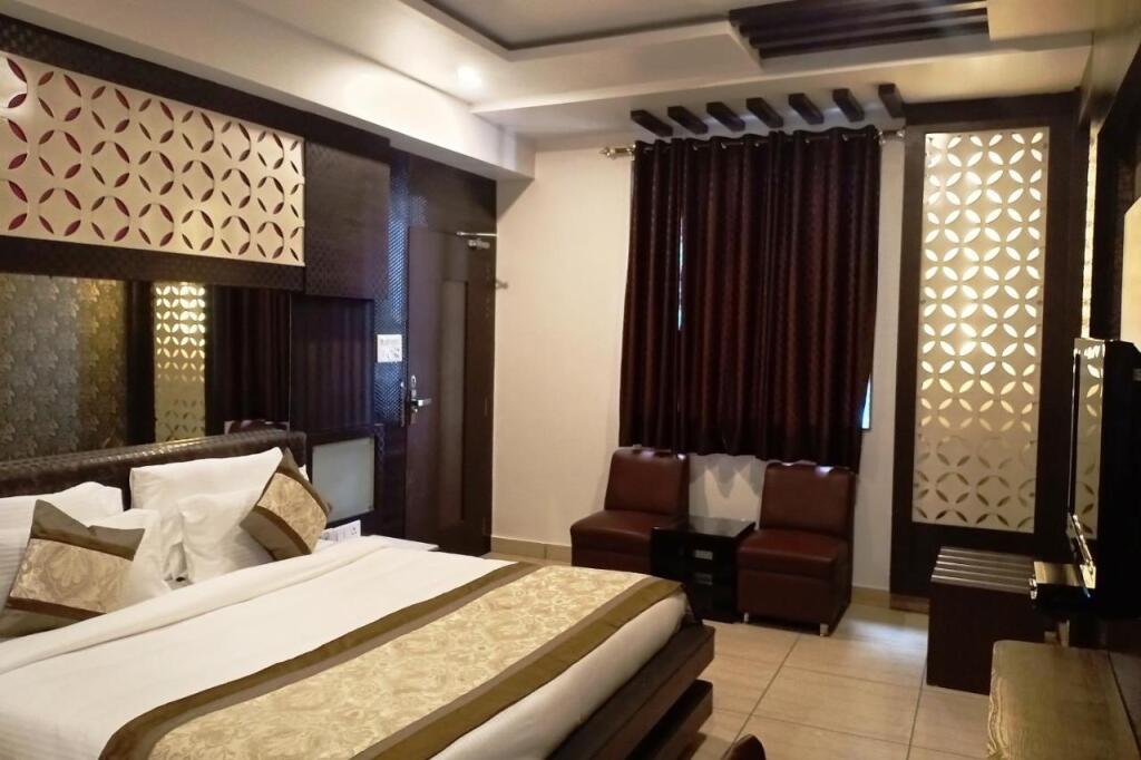 Лакхнау: Hotel Surya International