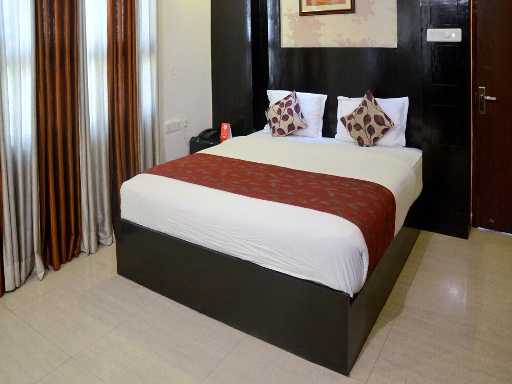 Лакхнау: OYO 4122 Amanda Hotel