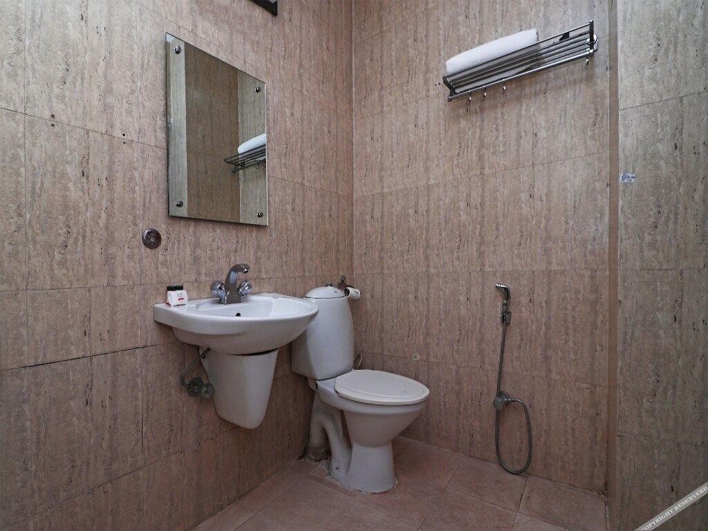 Лакхнау: OYO 4122 Amanda Hotel