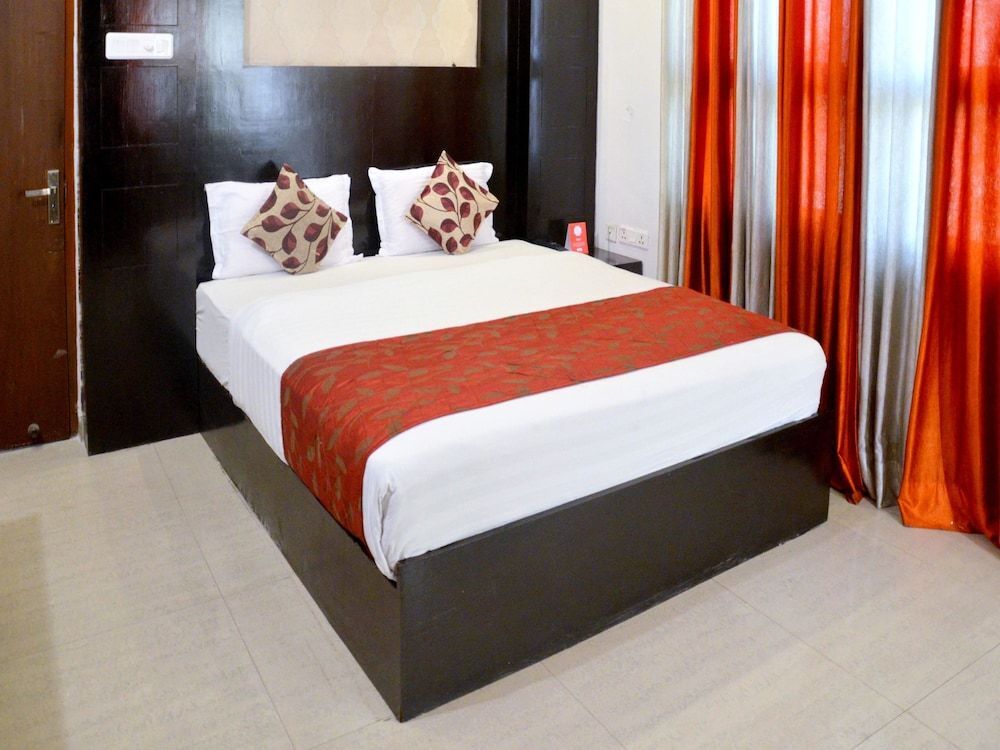 Лакхнау: OYO 4122 Amanda Hotel