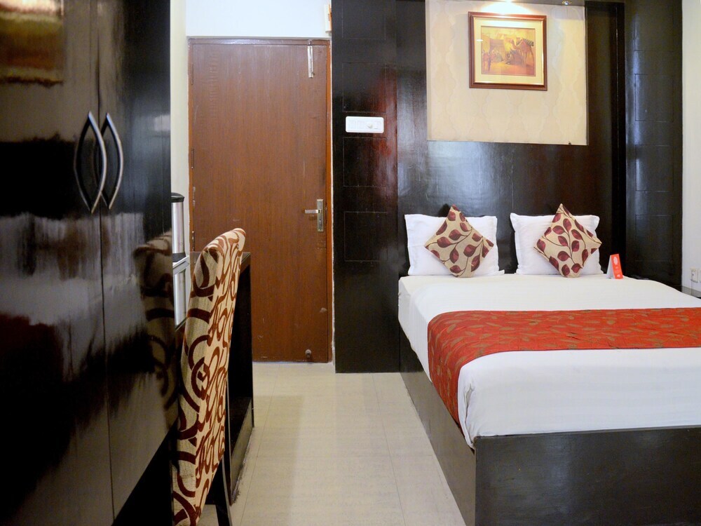 Лакхнау: OYO 4122 Amanda Hotel