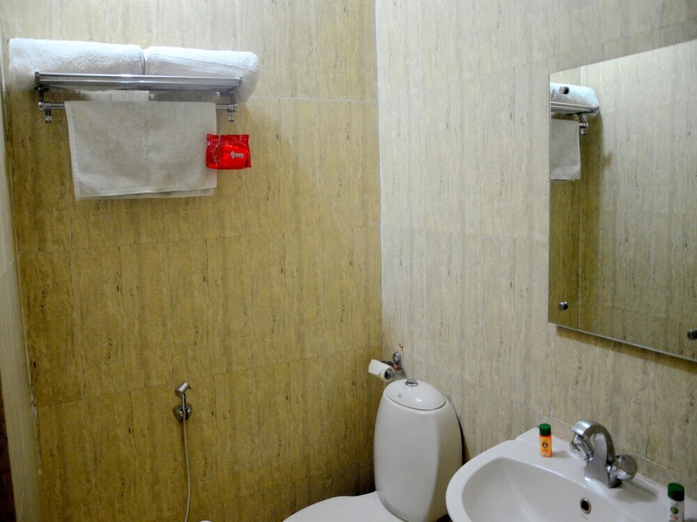 Лакхнау: OYO 4122 Amanda Hotel