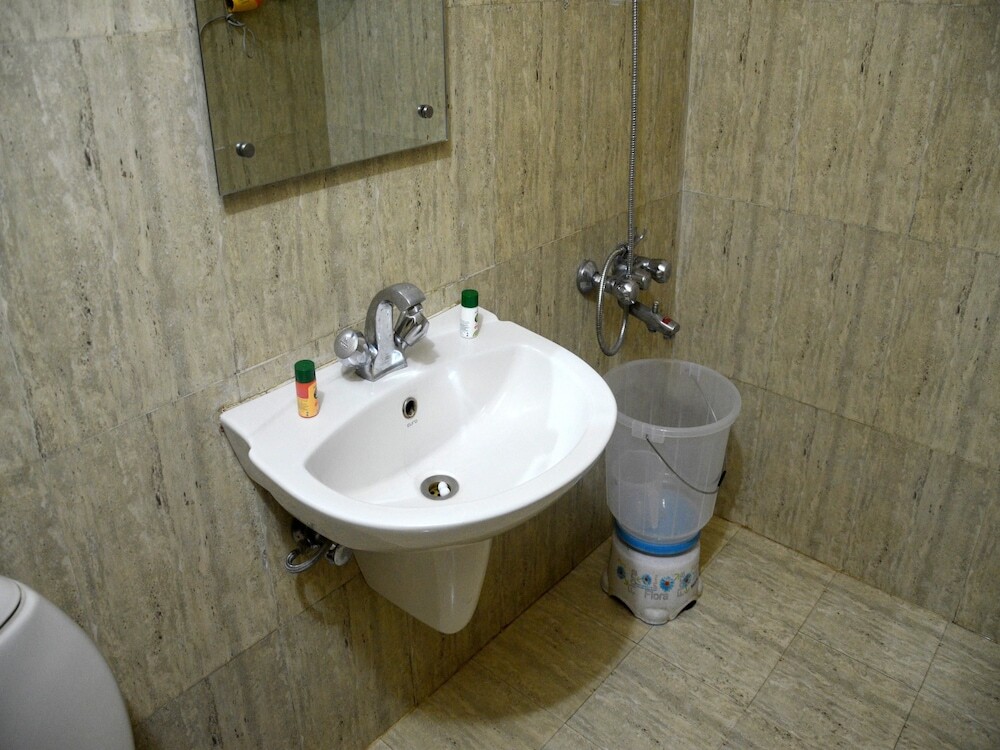 Лакхнау: OYO 4122 Amanda Hotel