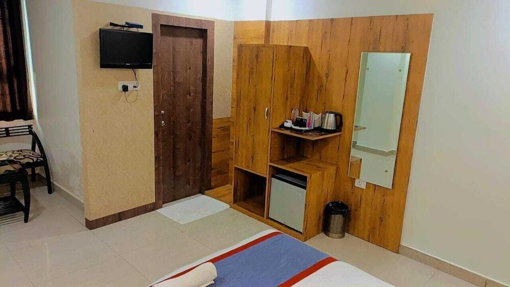Лакхнау: OYO 4122 Amanda Hotel