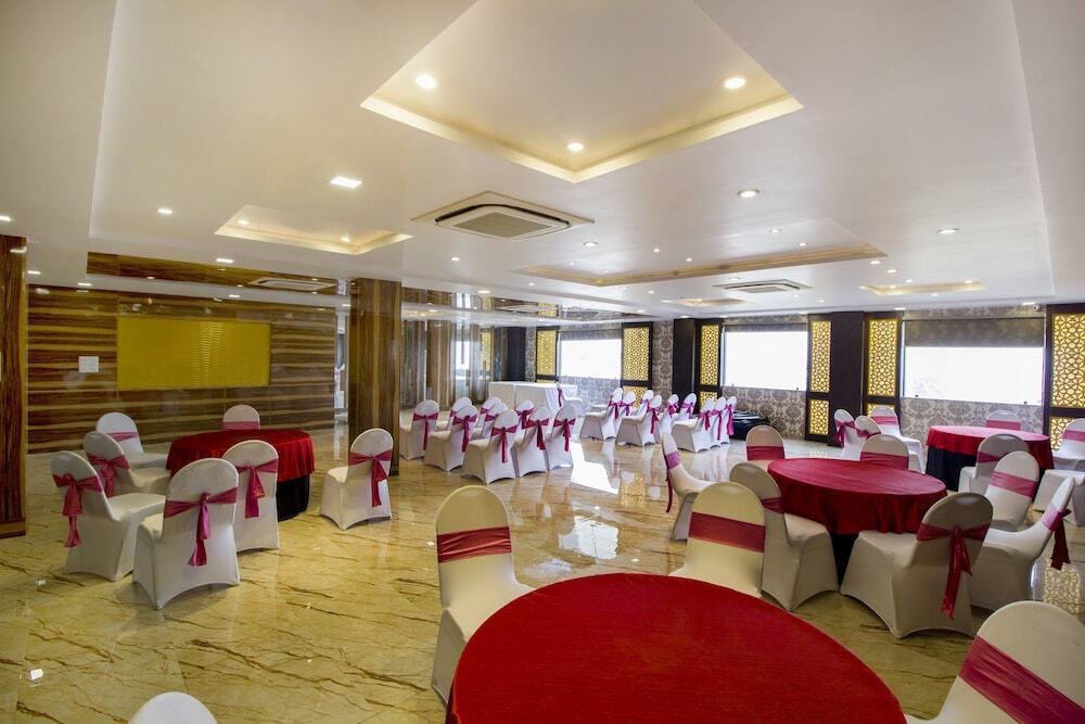 Лакхнау: FabHotel SS Grandeur