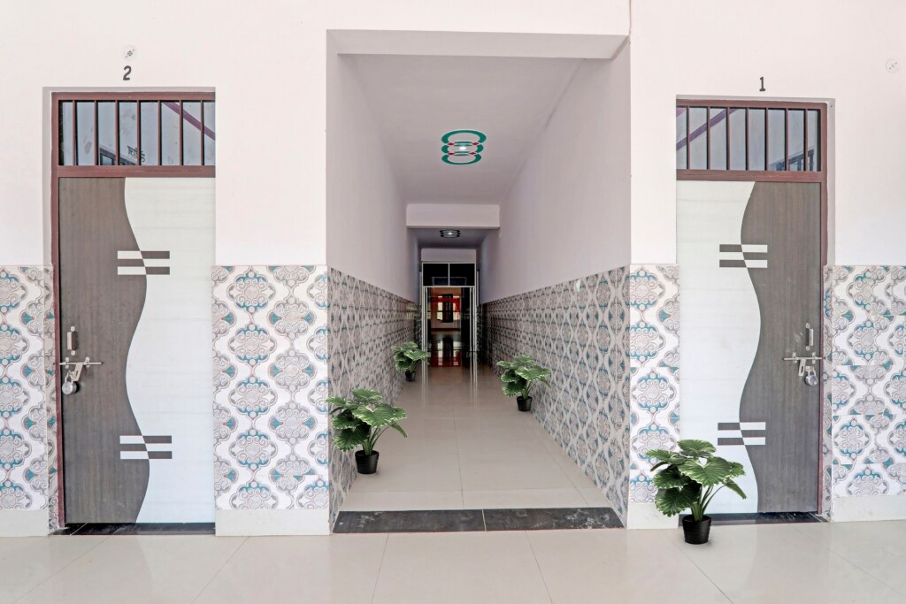 Лакхнау: Oyo 84015 Guru Krapa Marriage Lawn