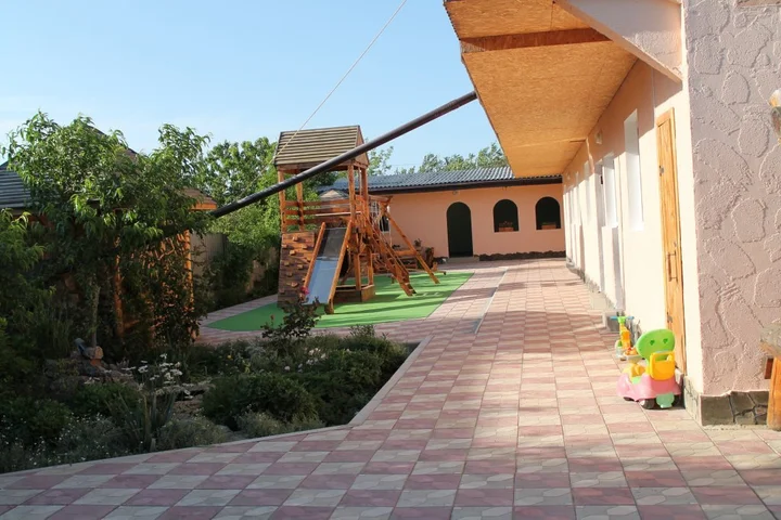 Заозерное: Guest House Dilas