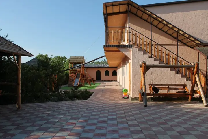 Заозерное: Guest House Dilas