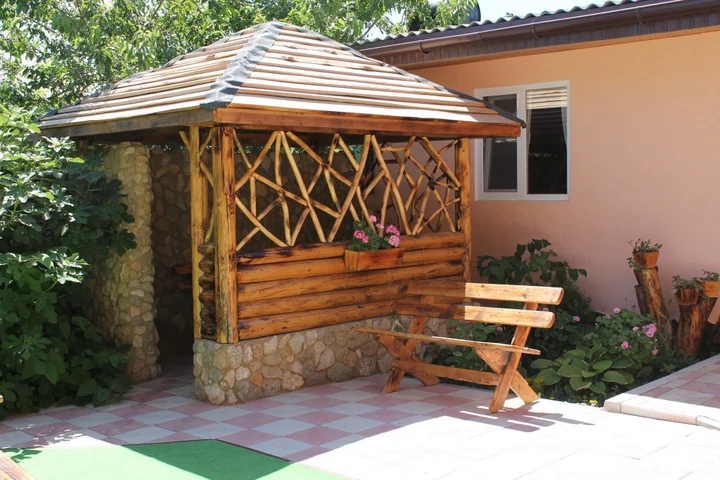 Заозерное: Guest House Dilas