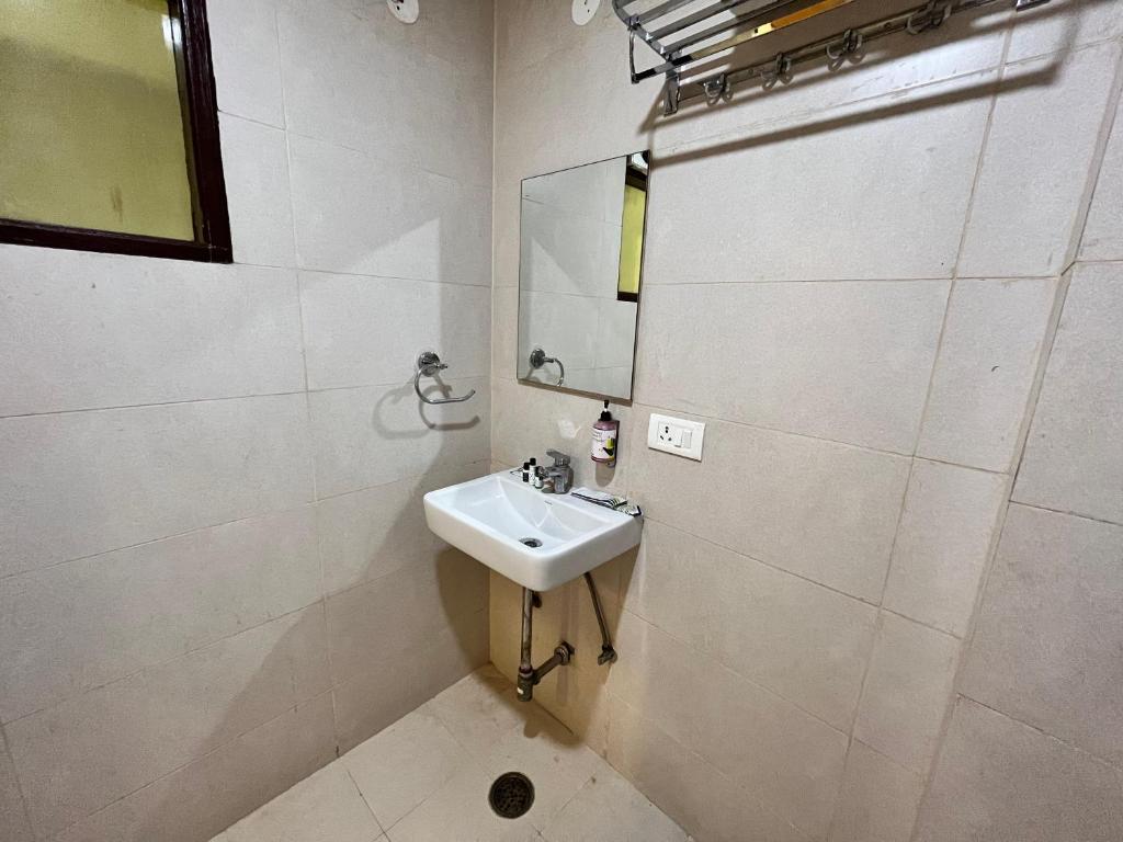 Нойда: Hotel Mithila Residency Noida - Couple Friendly Local IDs Accepted