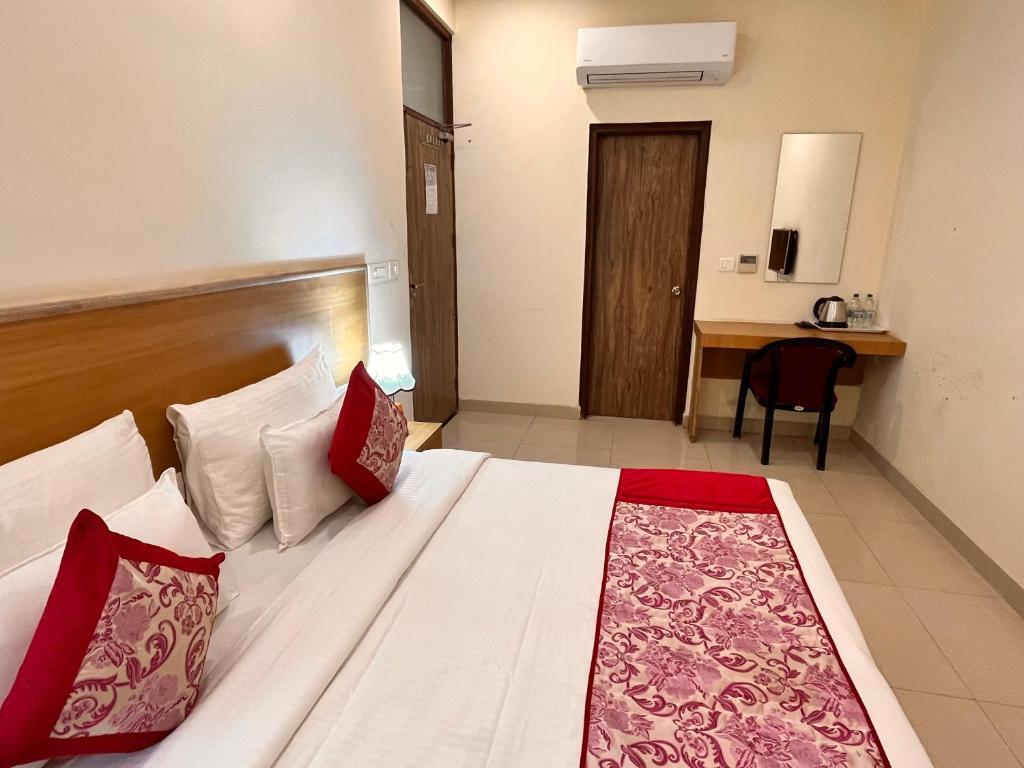 Нойда: Hotel Mithila Residency Noida - Couple Friendly Local IDs Accepted