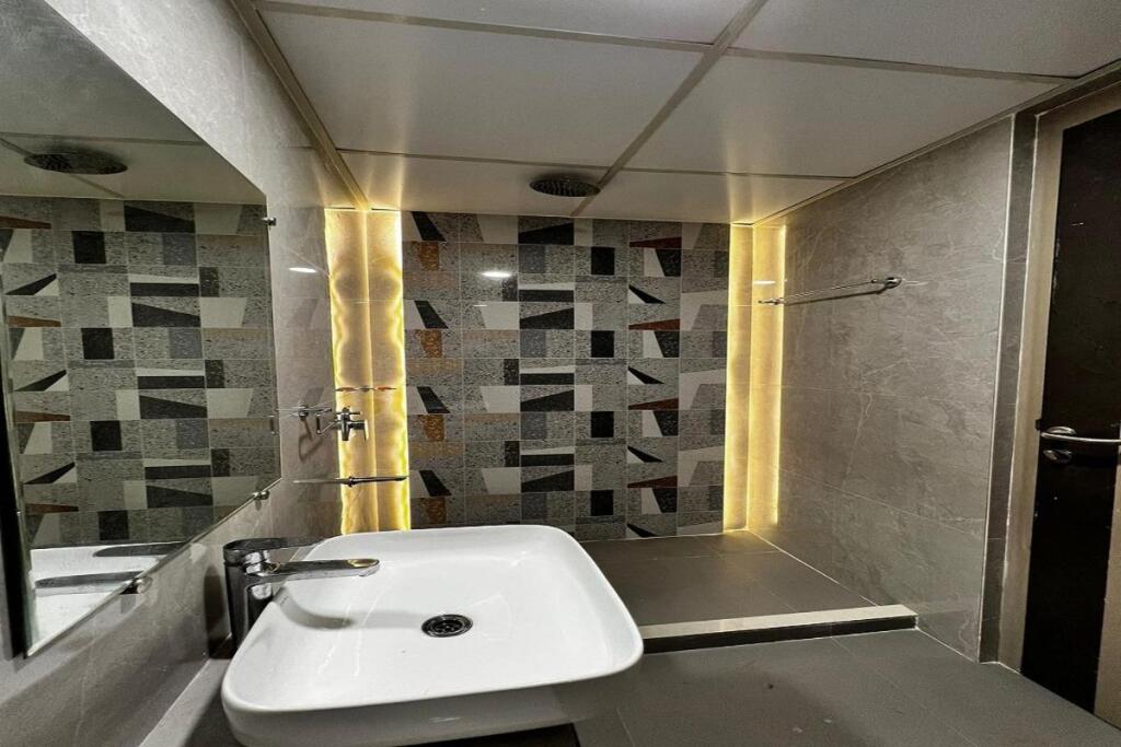 Лакхнау: Hotel Pinaka Inn