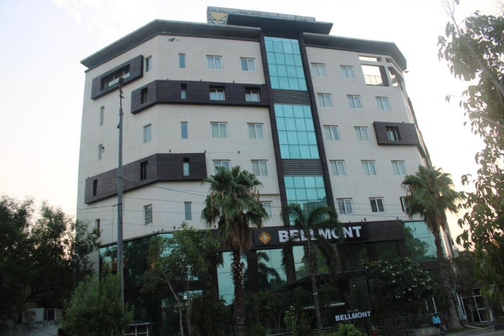 Нойда: Bellmont Hotel Noida