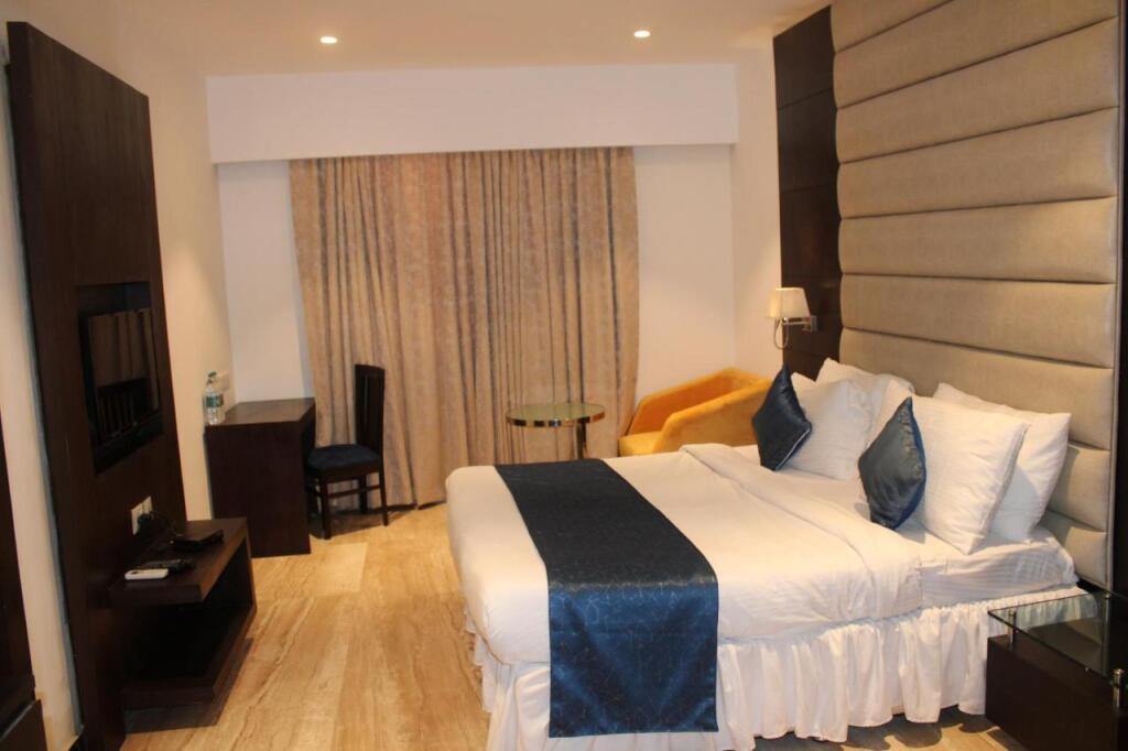 Нойда: Bellmont Hotel Noida