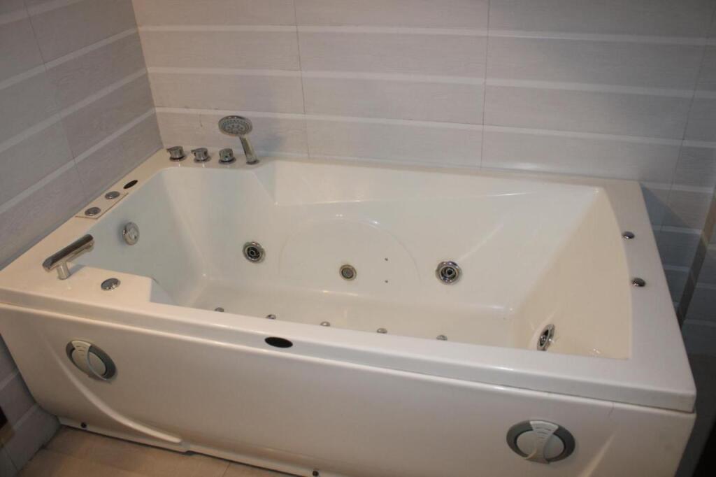 Нойда: Bellmont Hotel Noida
