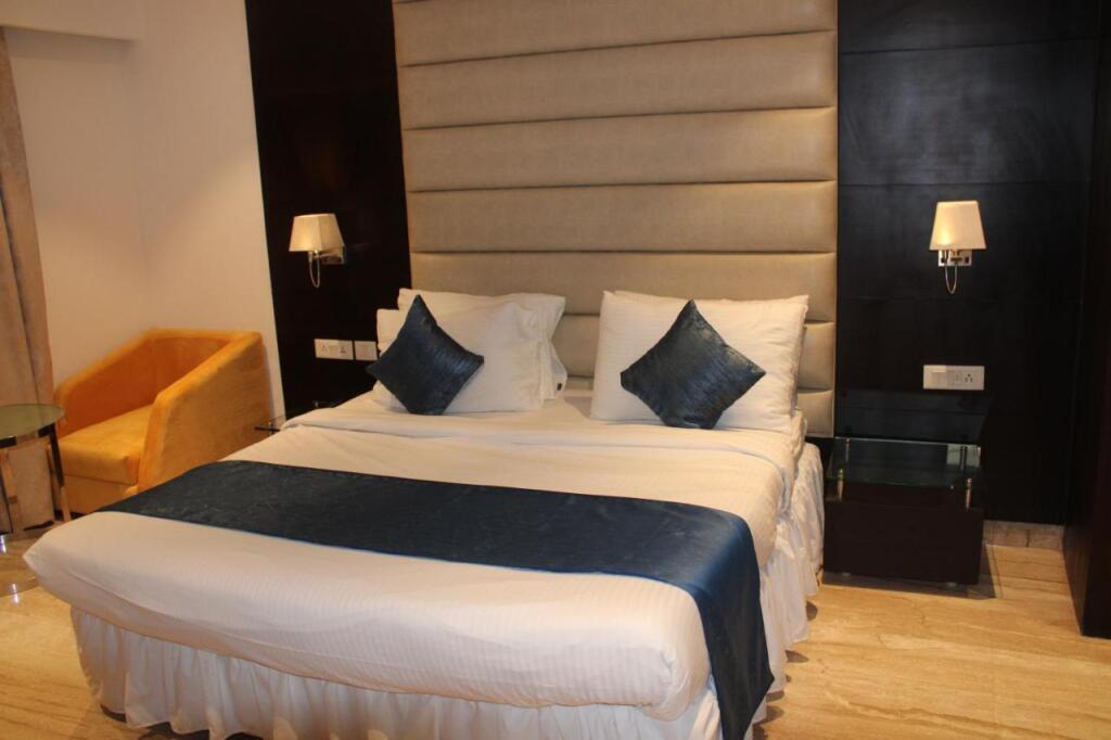 Нойда: Bellmont Hotel Noida