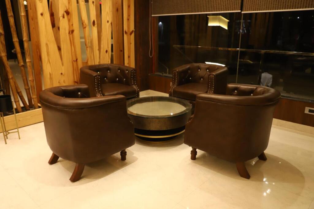 Лакхнау: Hotel Emperio Grand