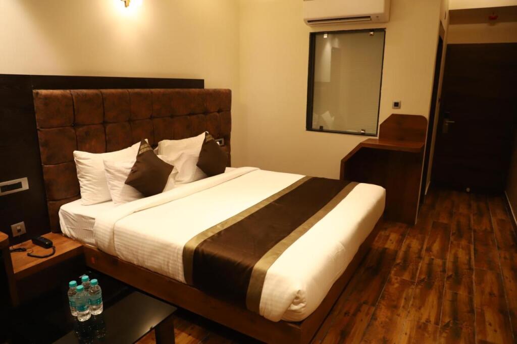 Лакхнау: Hotel Emperio Grand