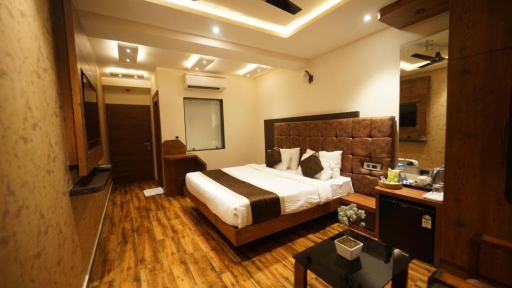 Лакхнау: Hotel Emperio Grand