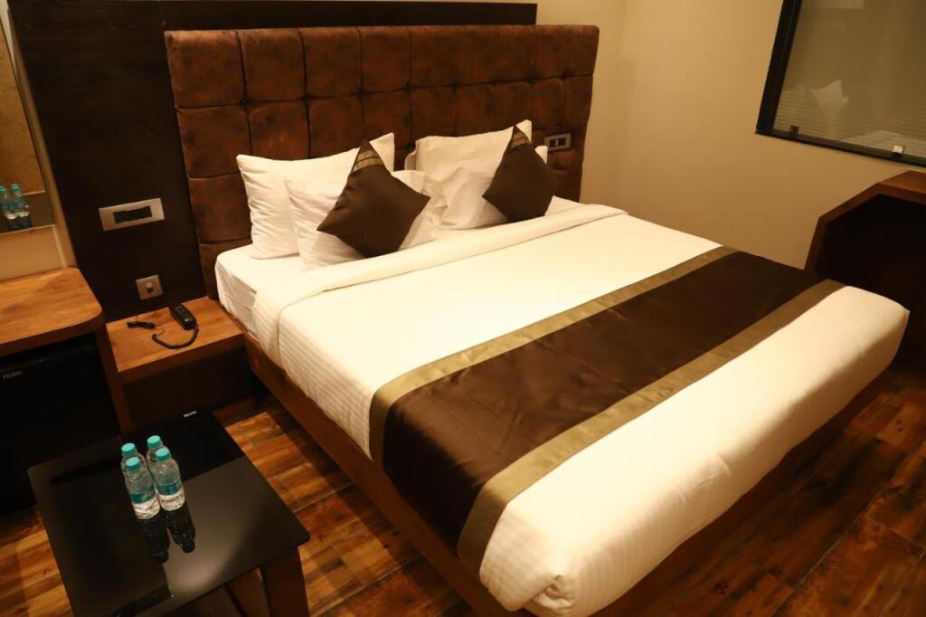 Лакхнау: Hotel Emperio Grand