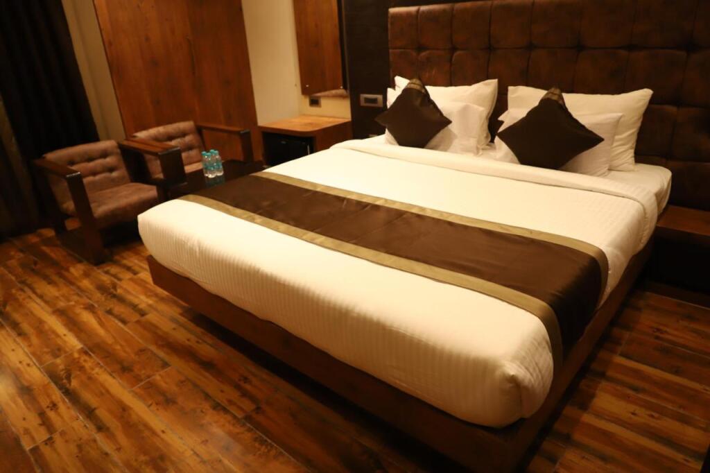 Лакхнау: Hotel Emperio Grand