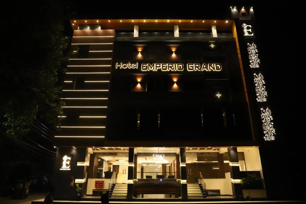 Лакхнау: Hotel Emperio Grand