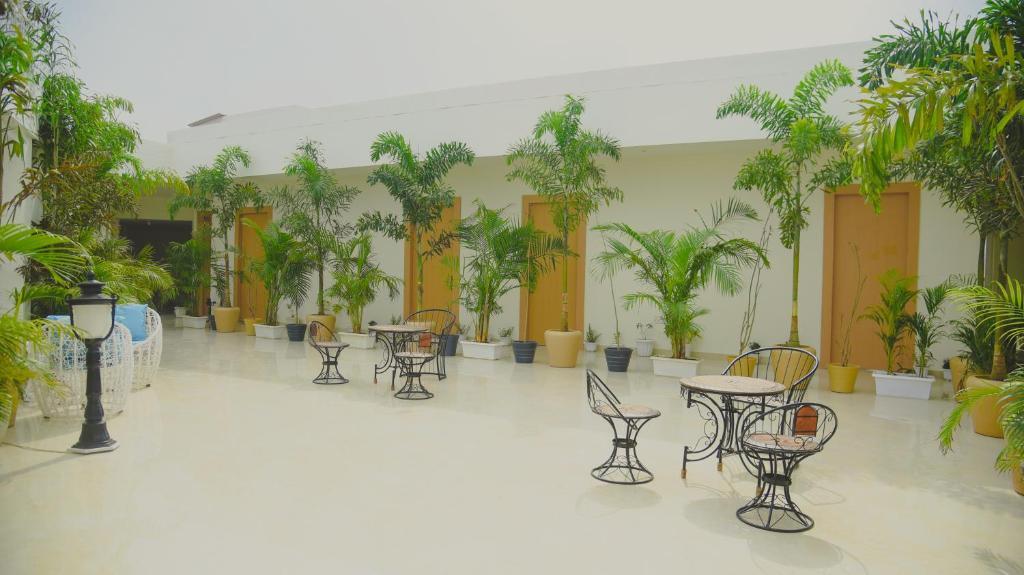 Лакхнау: Santoriini Resort