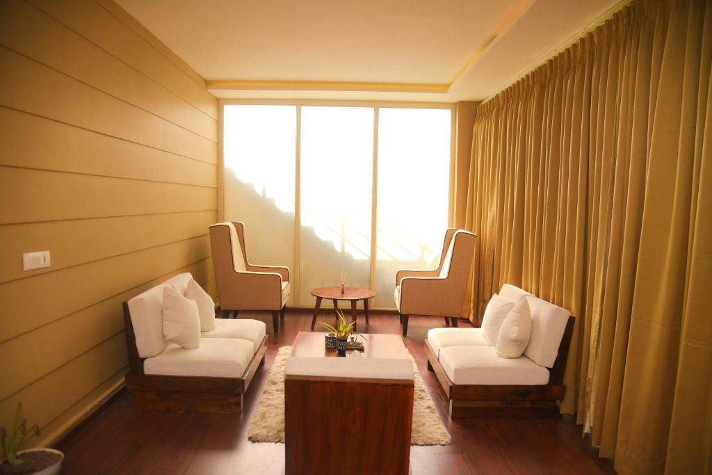 Лакхнау: Santoriini Resort