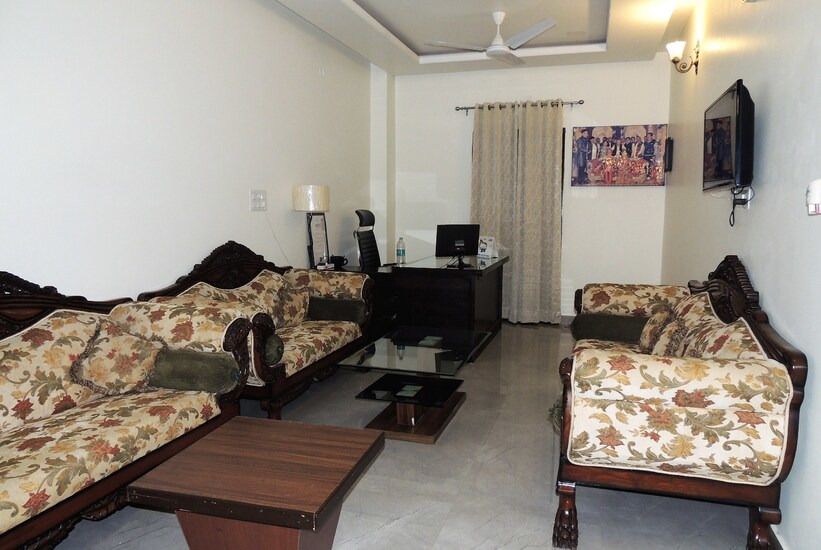Лакхнау: Elegance Suites