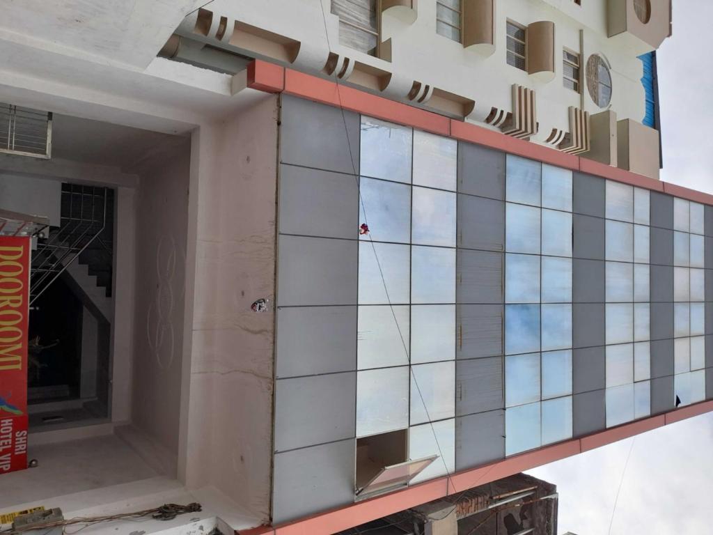 Нойда: Oyo Shri Hotel Vip Near Worlds Of Wonder