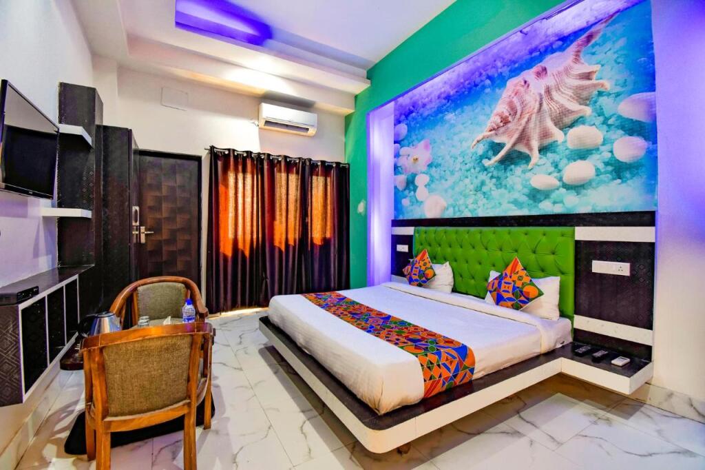 Нойда: Hotel Sumanglam