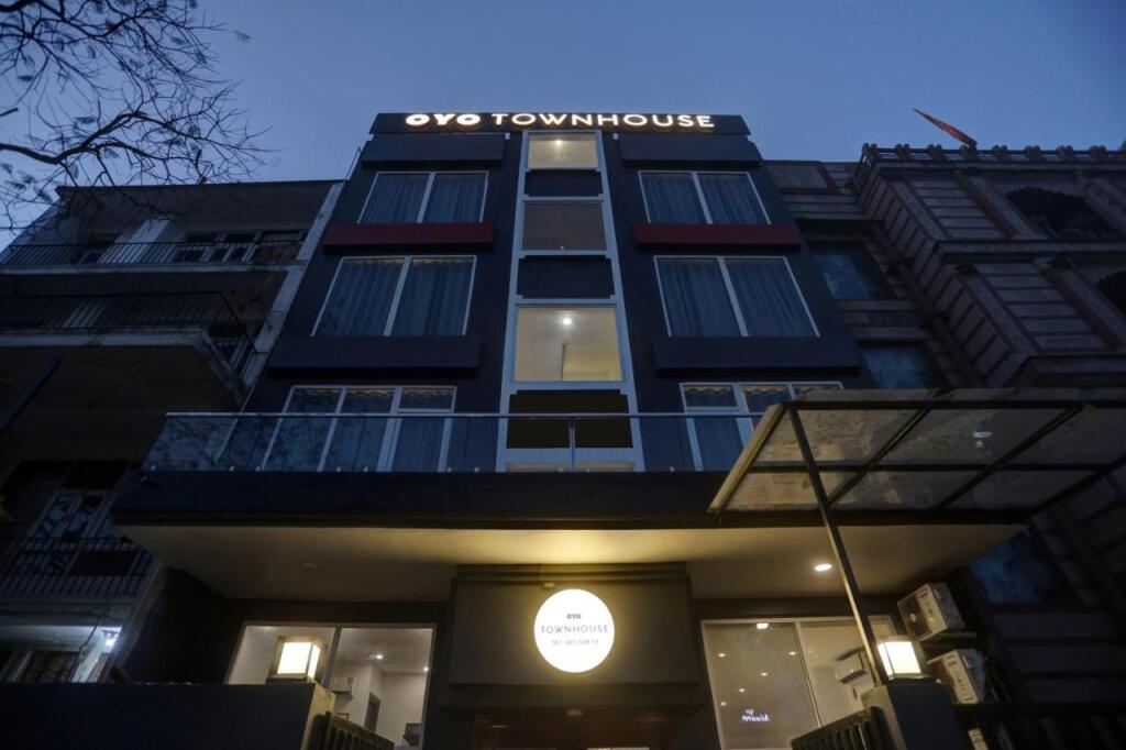Нойда: OYO Townhouse 587 Sector 19
