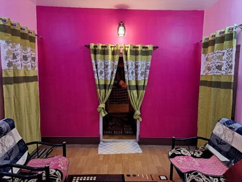 Ути: Saas Heritage Happy Stays