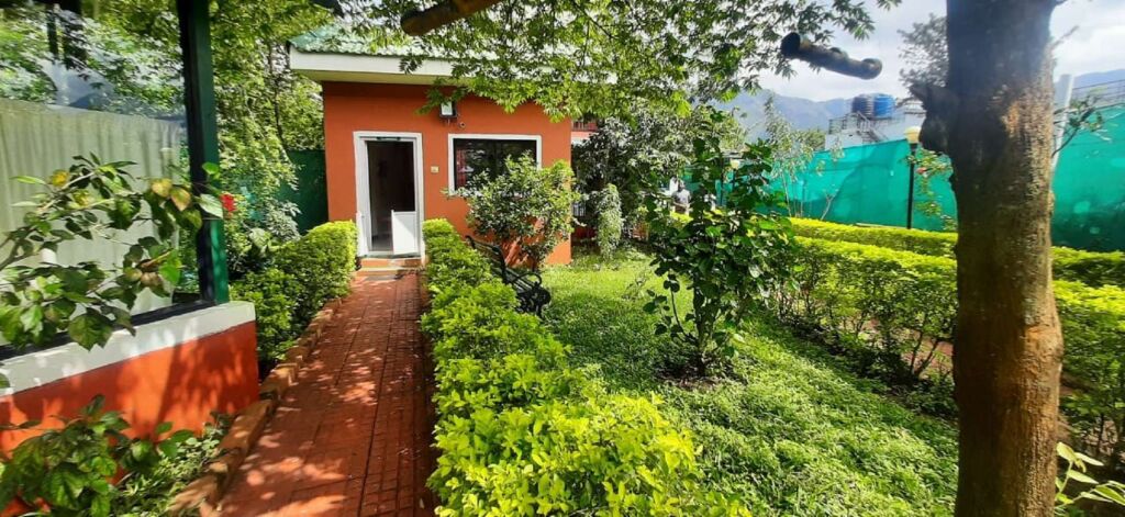 Ути: Red Carpet Cottages by Lexstays Masinagudi