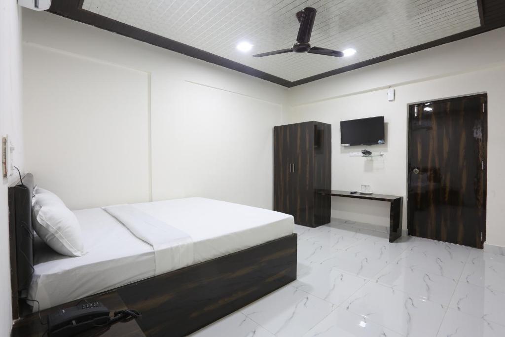 Нави-Мумбай: Hotel Star Inn