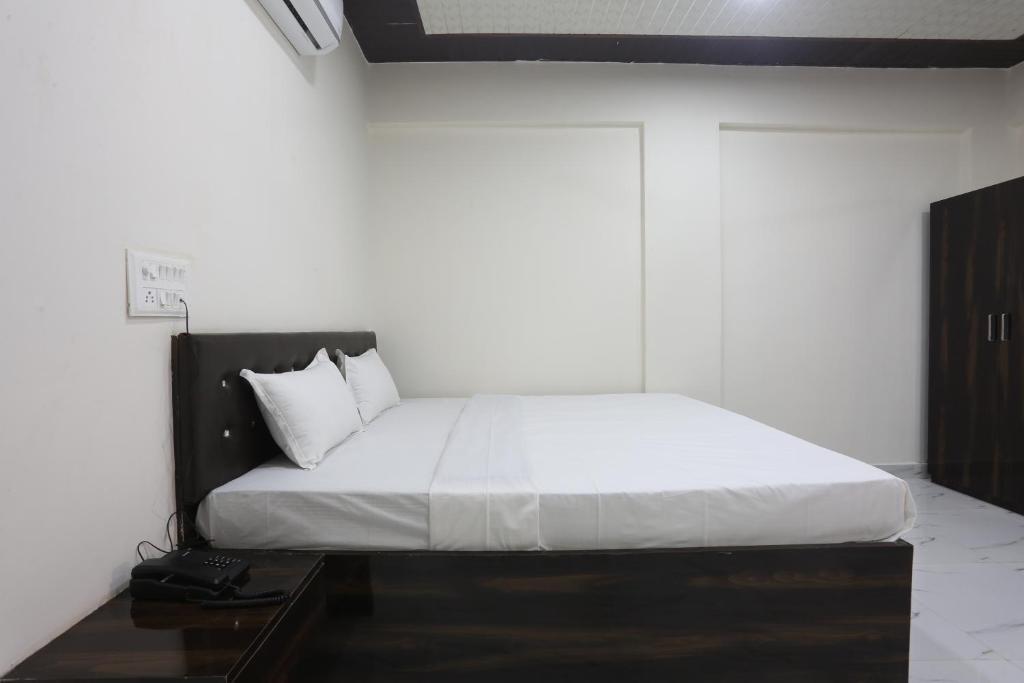 Нави-Мумбай: Hotel Star Inn