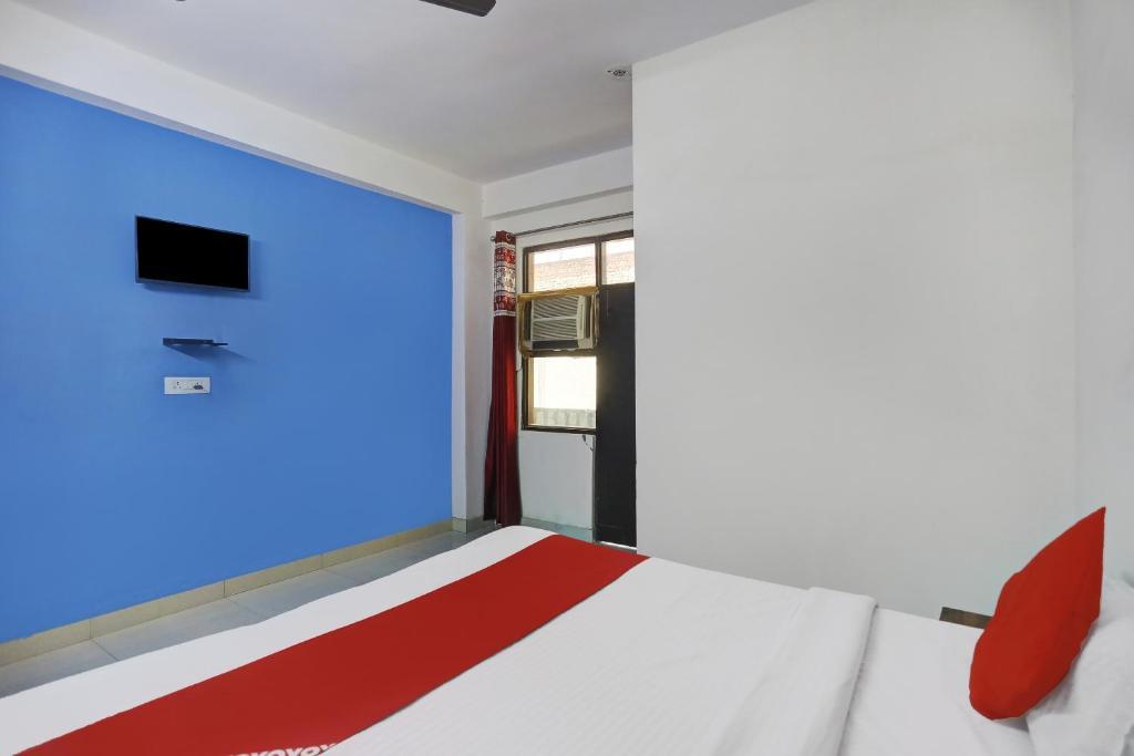 Нойда: OYO 81548 Noida Empire