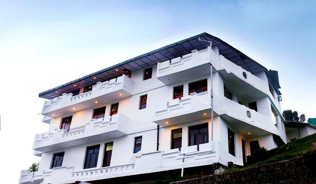 Дармсала: Hotel Divyansh By DLS Hotels