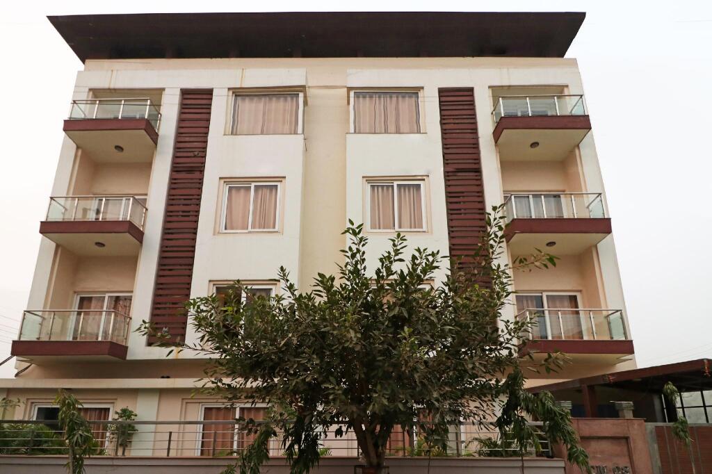 Нойда: Townhouse 581 Noida Sector 122