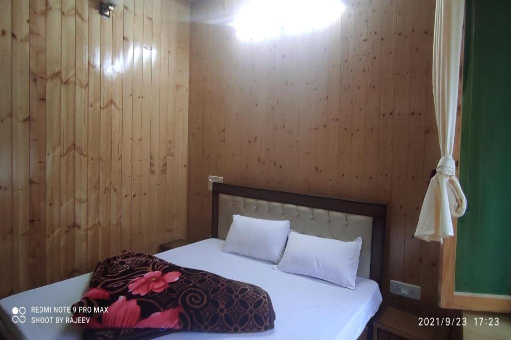 Банджар: Kamal Guest House Tirthan by OYO
