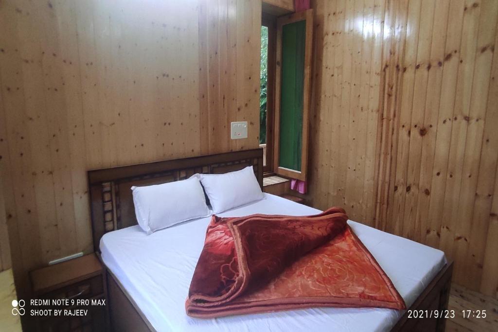 Банджар: Kamal Guest House Tirthan by OYO