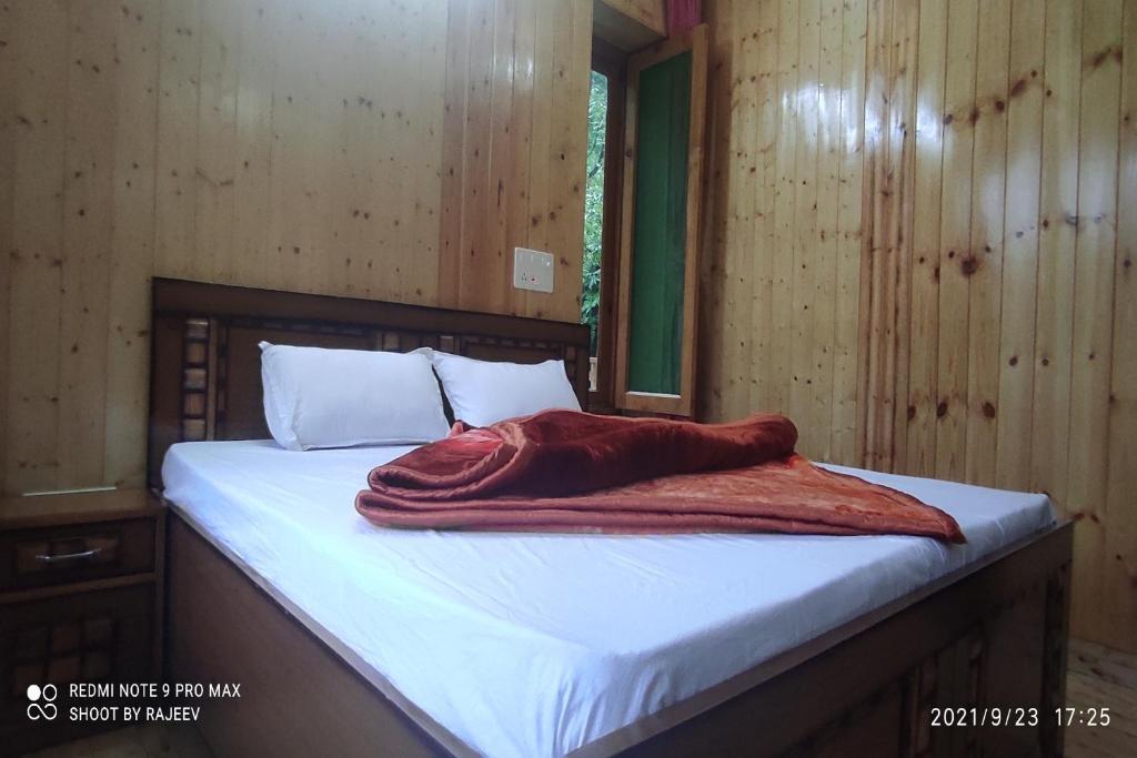 Банджар: Kamal Guest House Tirthan by OYO